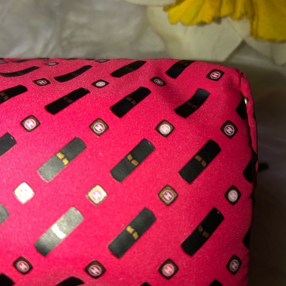 🌺Chanel cosmetic bag🌺 - Picture 6 of 9